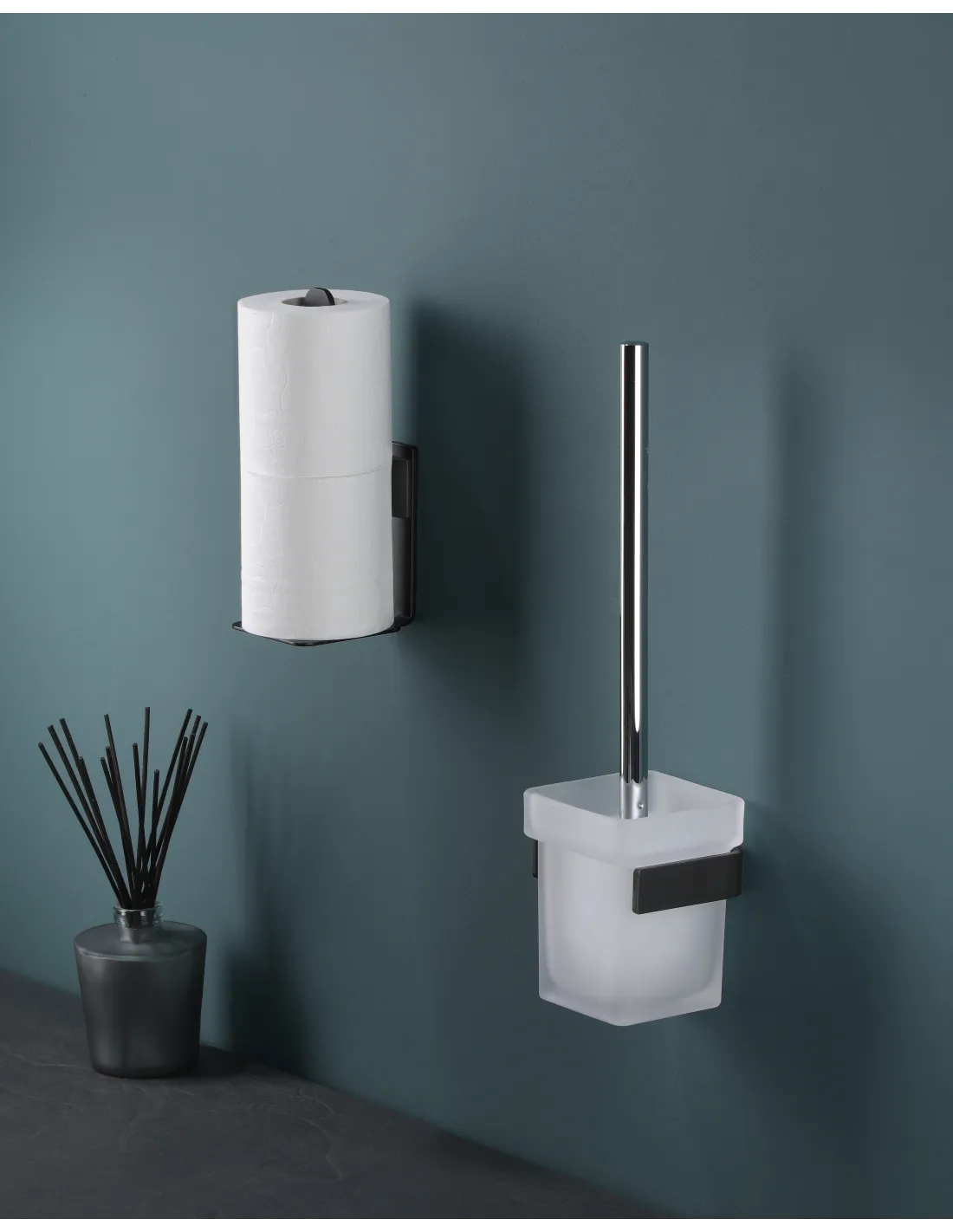 ALUR wall-mounted brush holder
